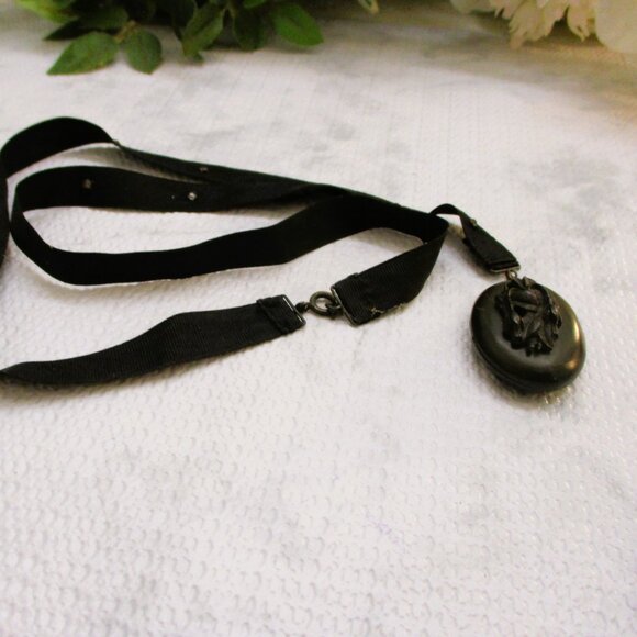 ANTIQUE Gutta Percha Locket Necklace with Photo ~ VICTORIAN Sailor Photo Locket - Picture 12 of 15